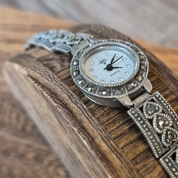 Vintage 925 Marcasite Heart Detail Chain Link Round Face Watch New Battery - Picture 2 of 12